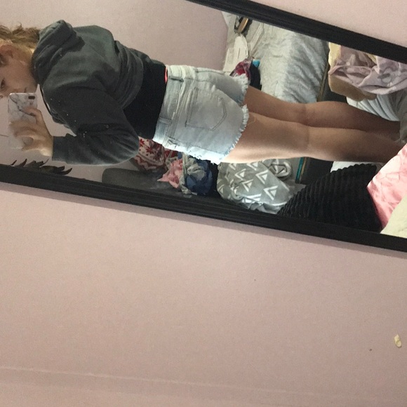 Ripped stripped denim shorts size 9 - Picture 2 of 2